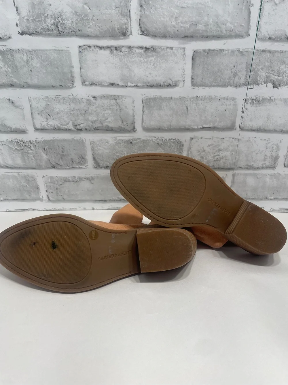 Lucky Brand Leather Tan Cutout Ankle Booties with Buckle preowned. Size 6.5